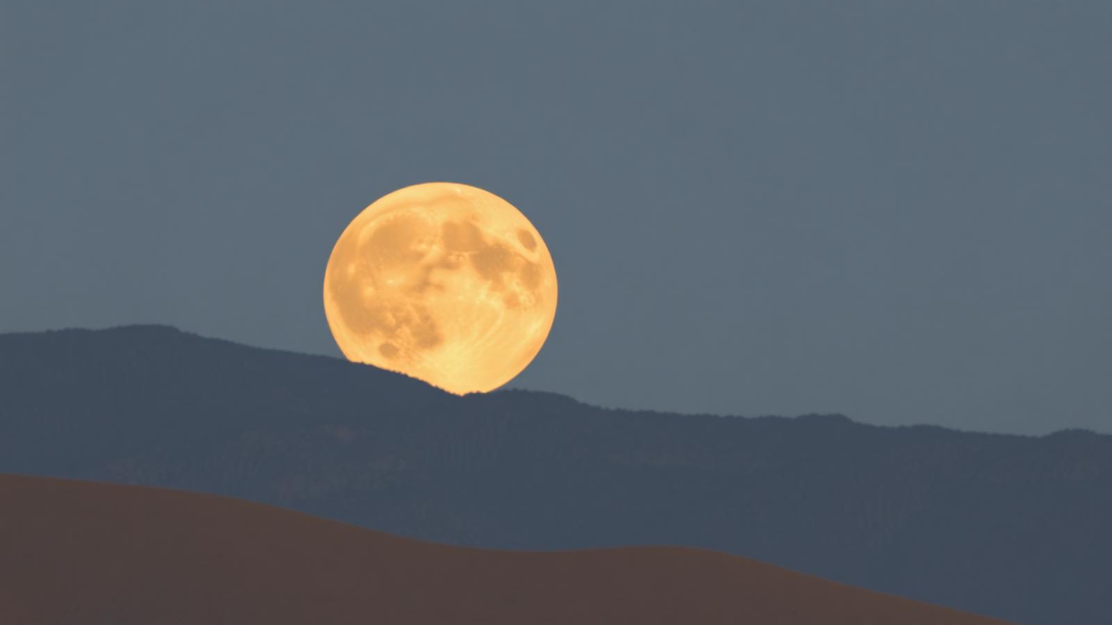 How to photograph the Moon with any camera