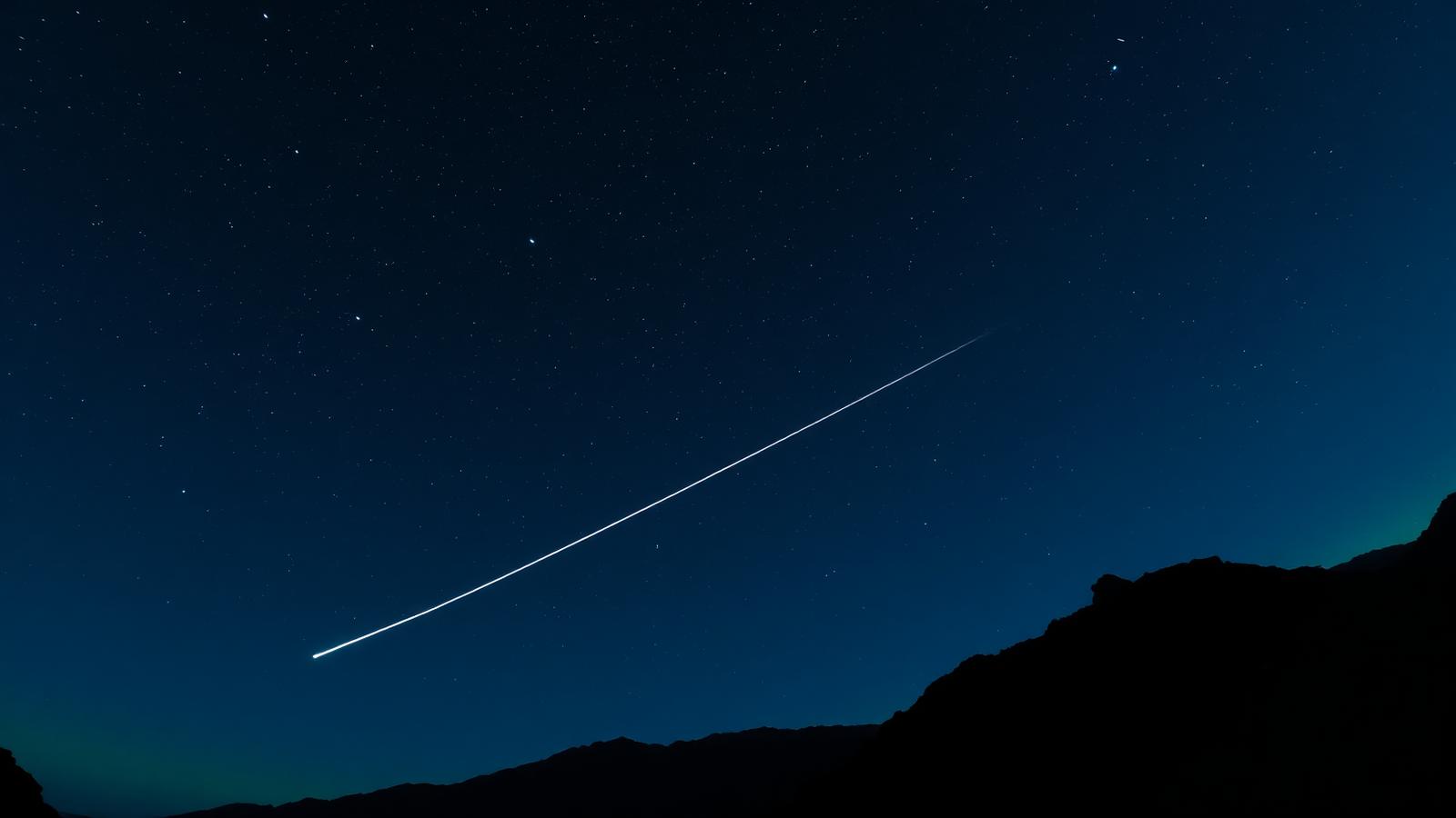 A single bright Perseid meteor with a persistent train